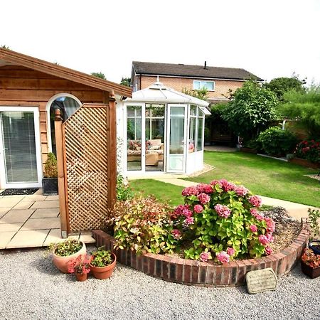 Formby Pinewood Studio Bed & Breakfast Exterior foto
