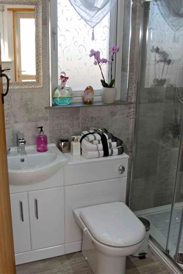 Formby Pinewood Studio Bed & Breakfast Exterior foto