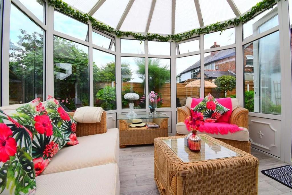 Formby Pinewood Studio Bed & Breakfast Exterior foto