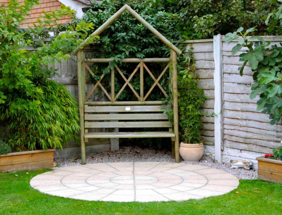 Formby Pinewood Studio Bed & Breakfast Exterior foto