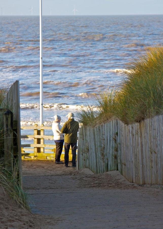 Formby Pinewood Studio Bed & Breakfast Exterior foto
